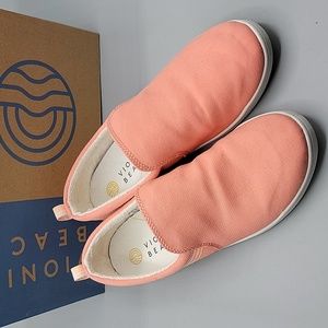 Vionic Beach Marshall Canvas Sneakers in Papaya size 8